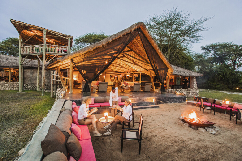 Chem-Chem-Lodge-Safari-Tanzania, Evening-Main-Area-Fire-Place
