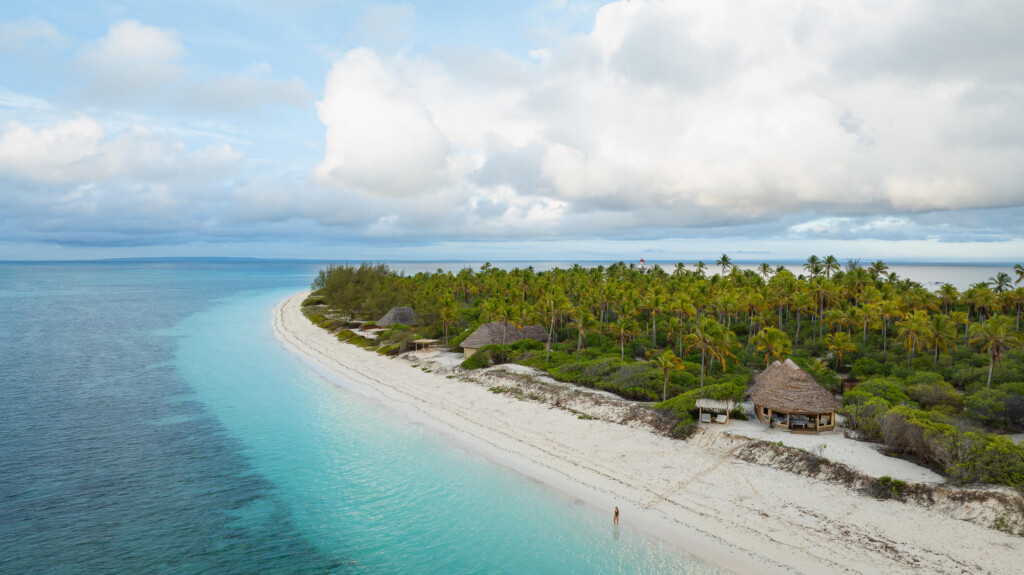 Fanjove island, aerial view of the beach