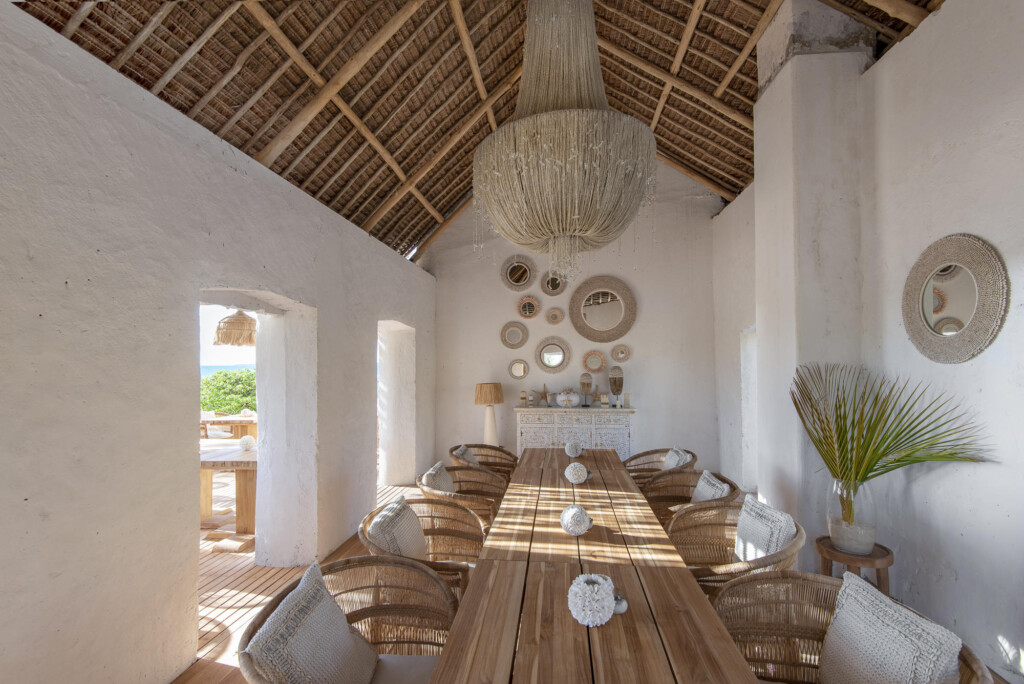 Fanjove island, indoor dining
