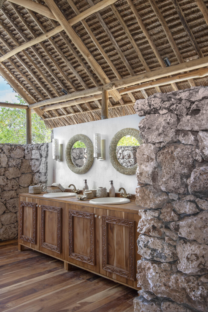 Fanjove island, view of the bathroom vanity
