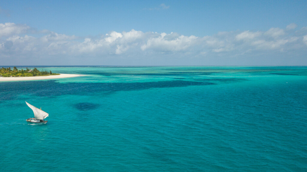 Fanjove Island, Aerial view of the ocean
