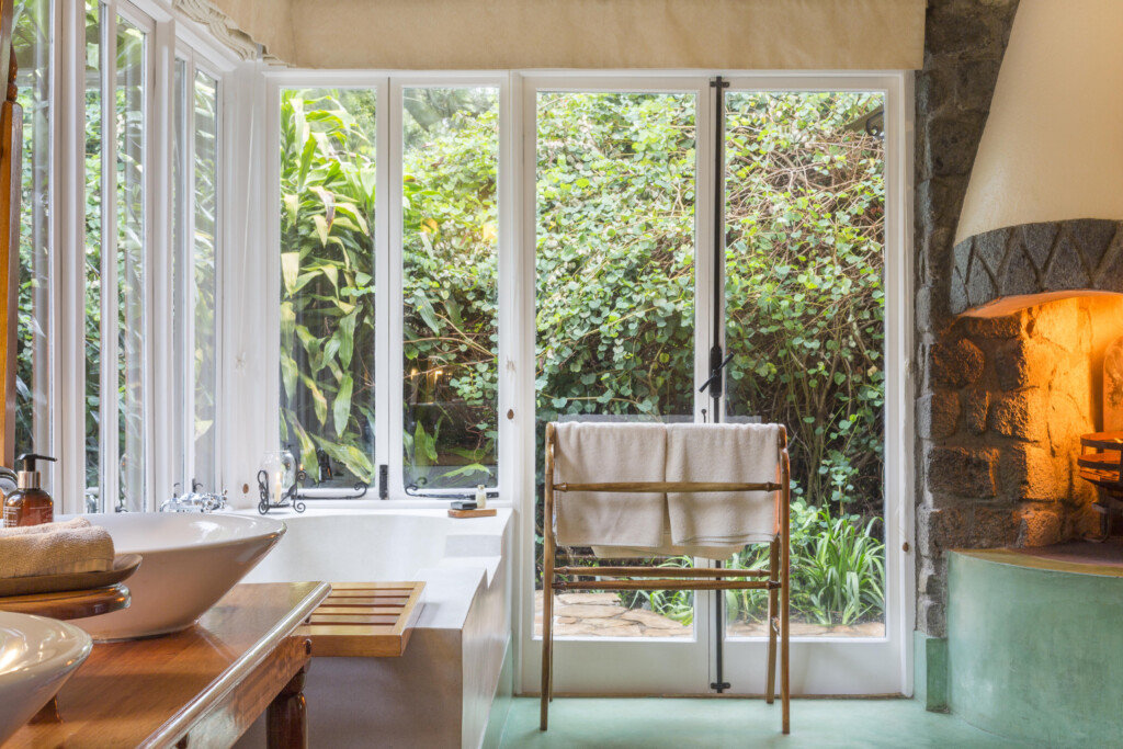 Gibb's-Farm-Ngorongoro-Carter-Tanzania-accomodation-bathroom-interior