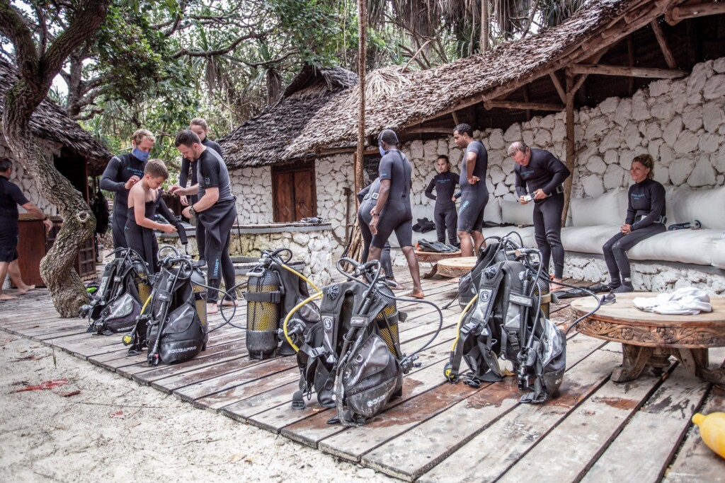 andBeyond-Mnemba-Island-Lodge-Zanzibar-Tanzania-beach-scuba-divers