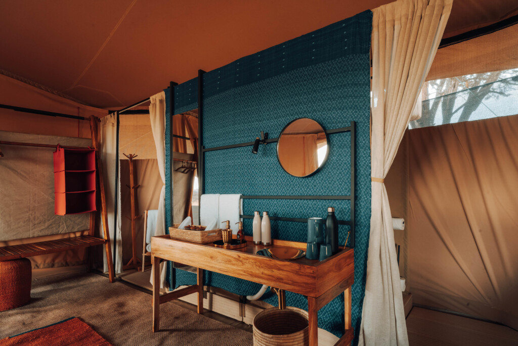 Usawa-Serengeti-Camp-Safari-Migration-Tanzania-accomodation-interior-view-of-bathroom