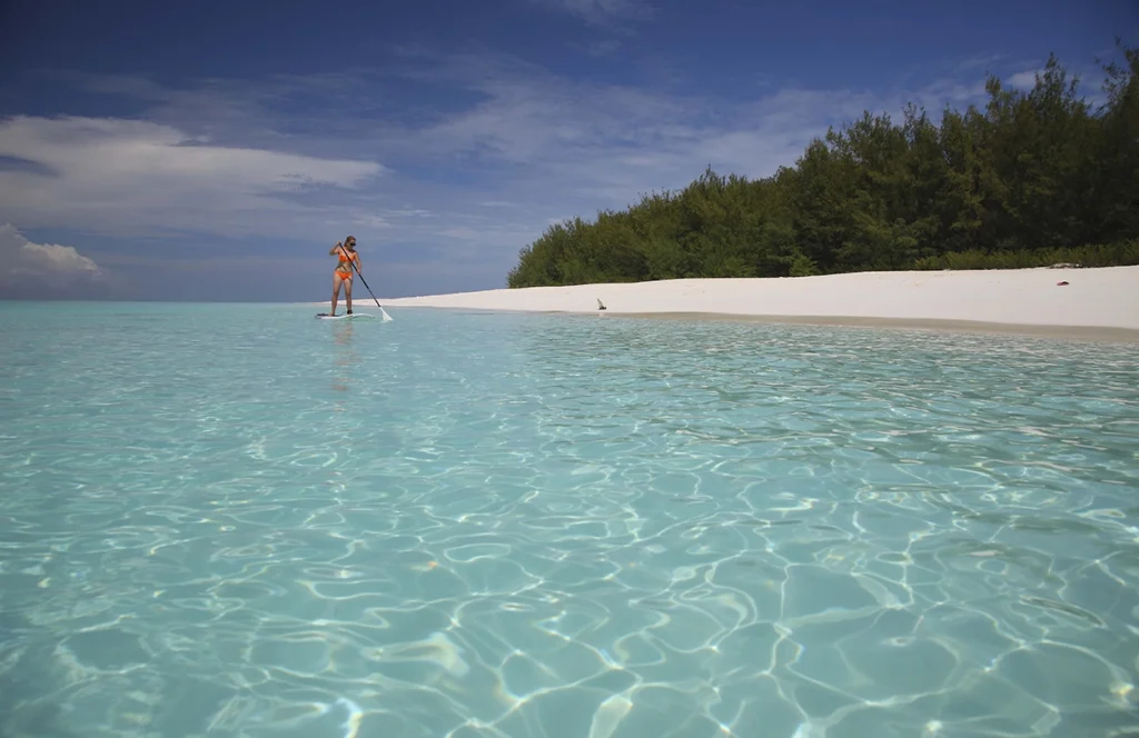 andBeyond-Mnemba-Island-Lodge-Zanzibar-Tanzania-beach-watersports-paddelboard